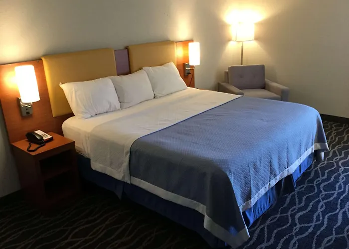 Days Inn & Suites By Wyndham Cincinnati North