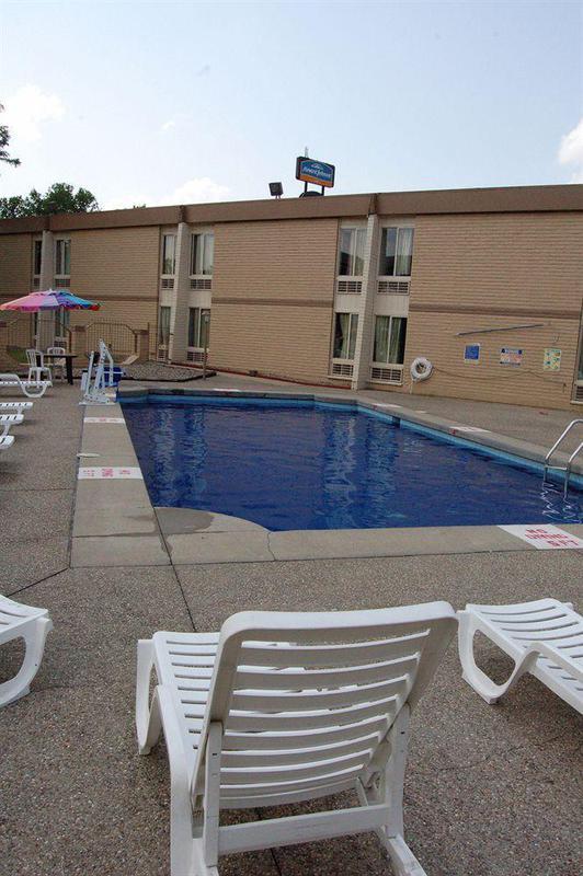 Days & By Wyndham Cincinnati North 2*