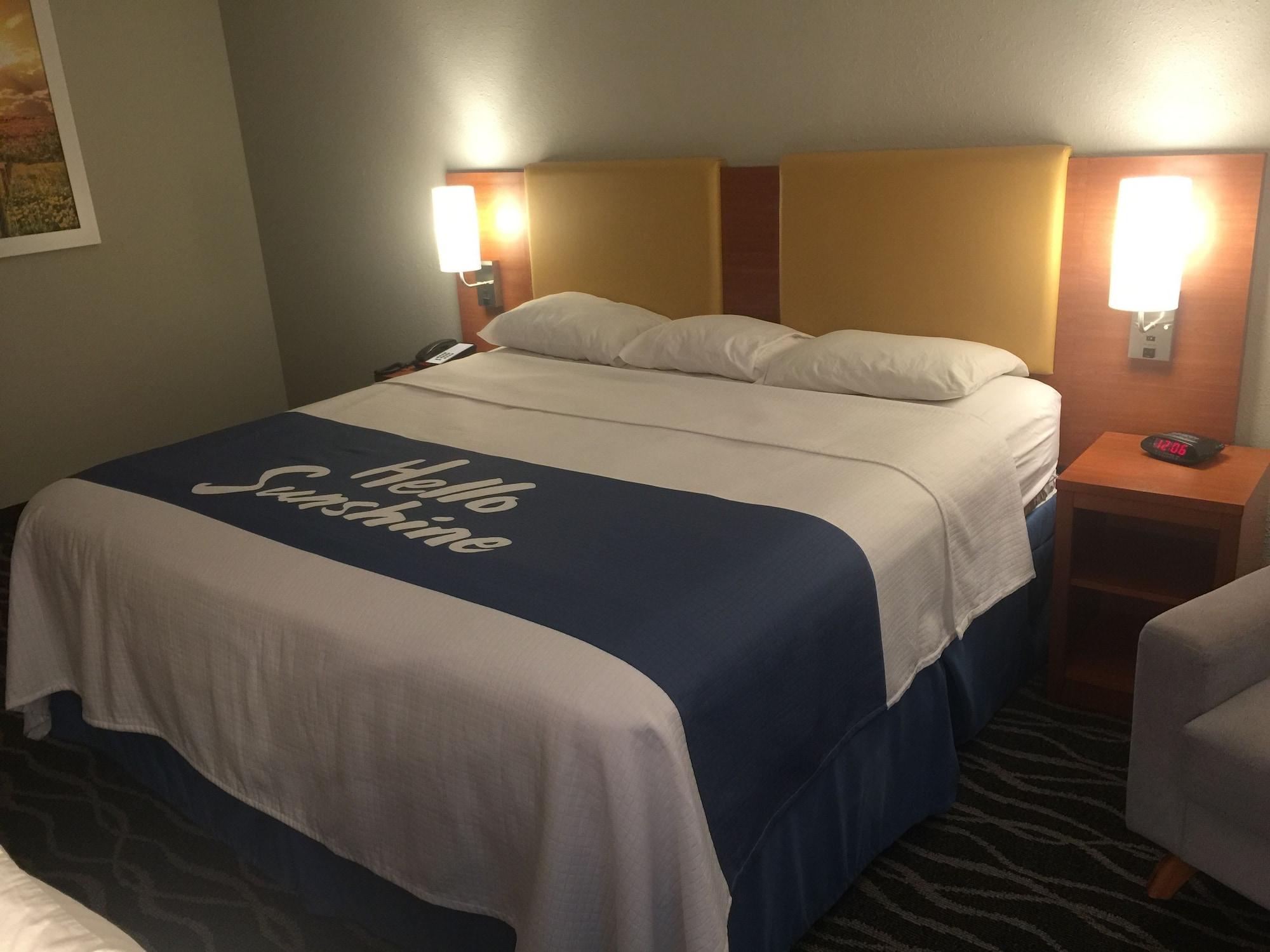 Hotel Days & By Wyndham Cincinnati North Springdale