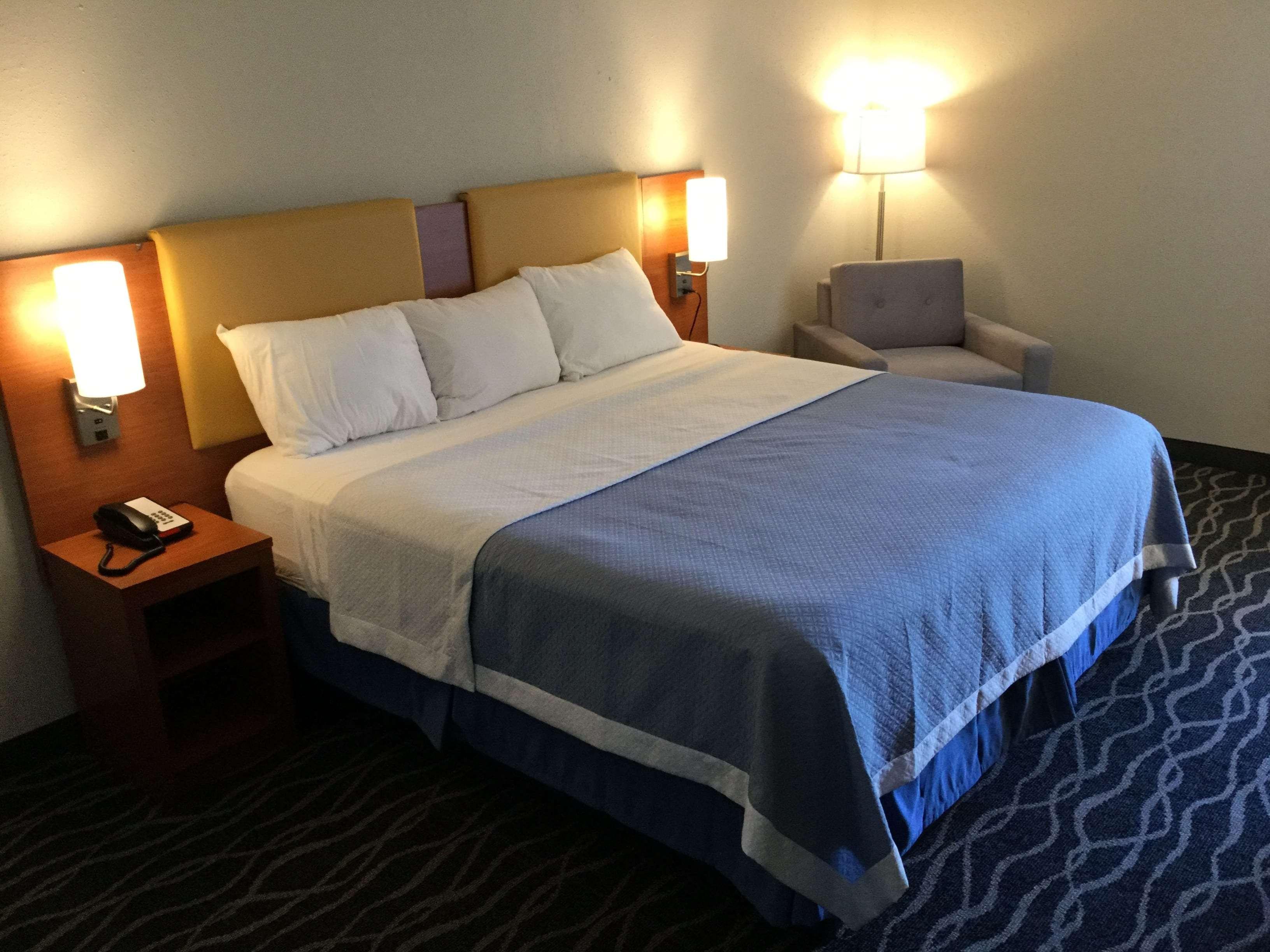 Days & By Wyndham Cincinnati North Hotel 2*