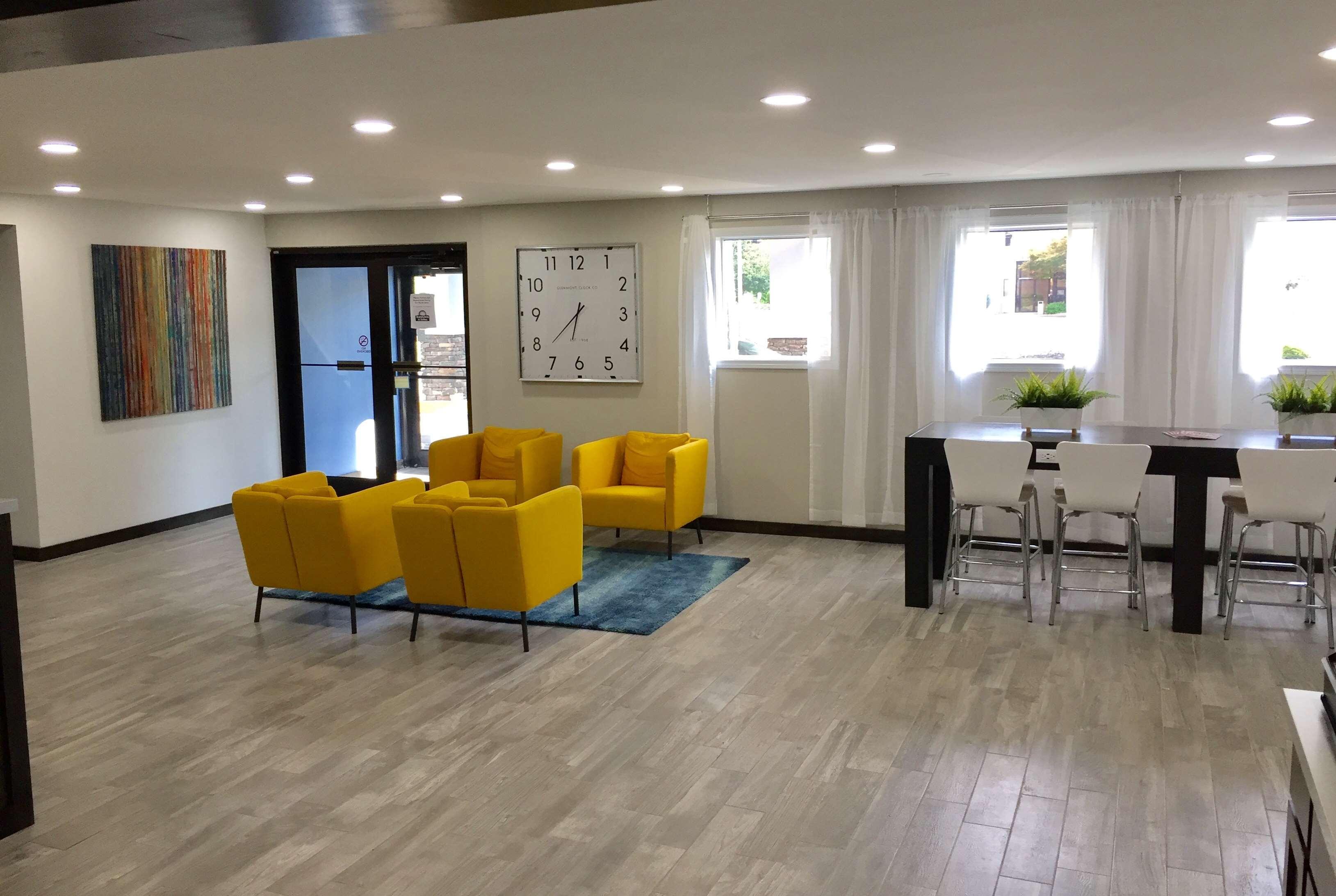 Days & By Wyndham Cincinnati North Hotel 2*