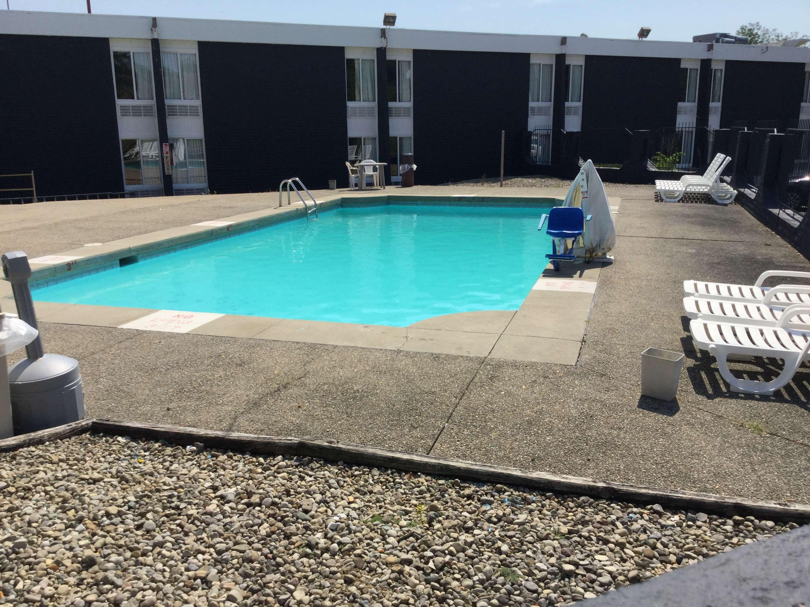 Days & By Wyndham Cincinnati North Hotel Springdale