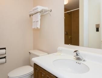Days & By Wyndham Cincinnati North Hotel Springdale