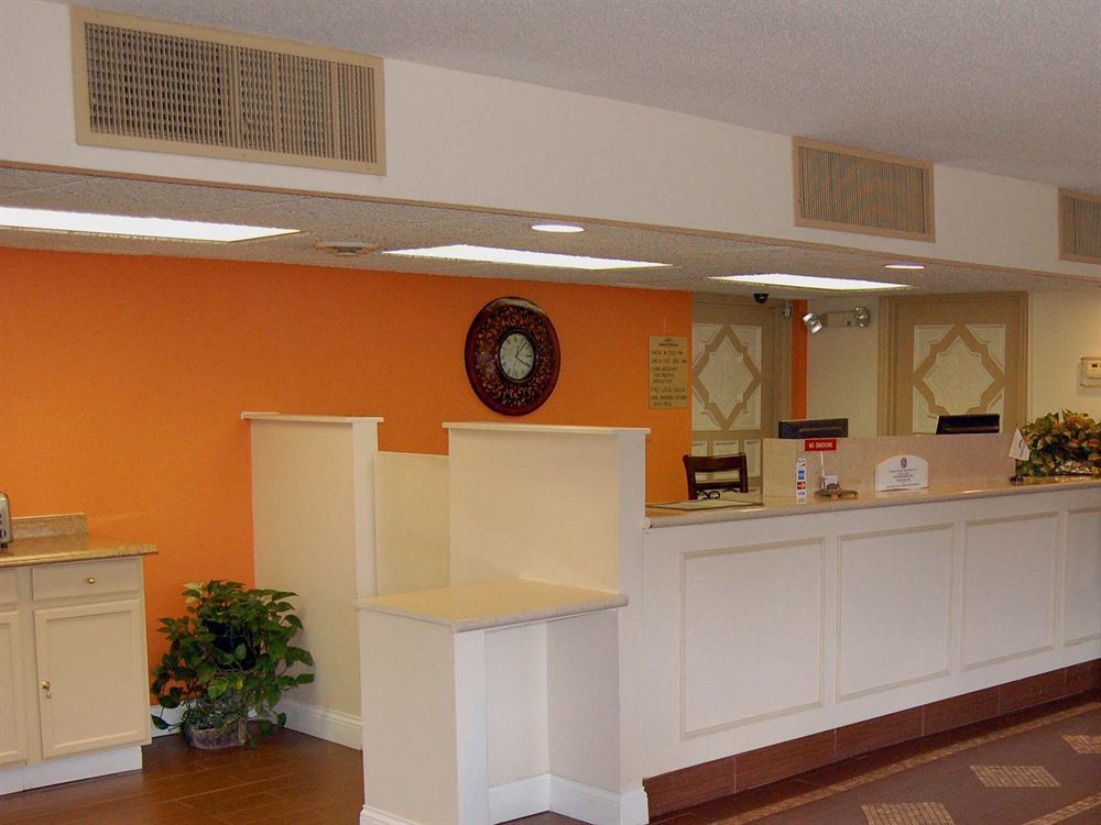 Hotel Days & By Wyndham Cincinnati North 2*
