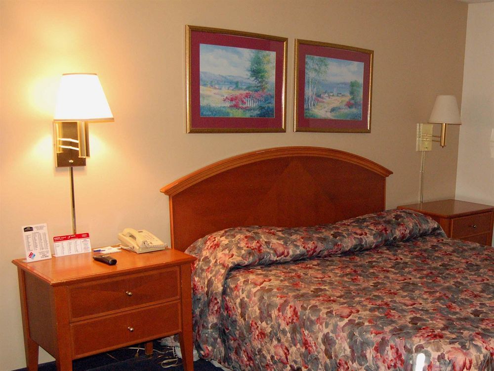 Days & By Wyndham Cincinnati North 2* Springdale