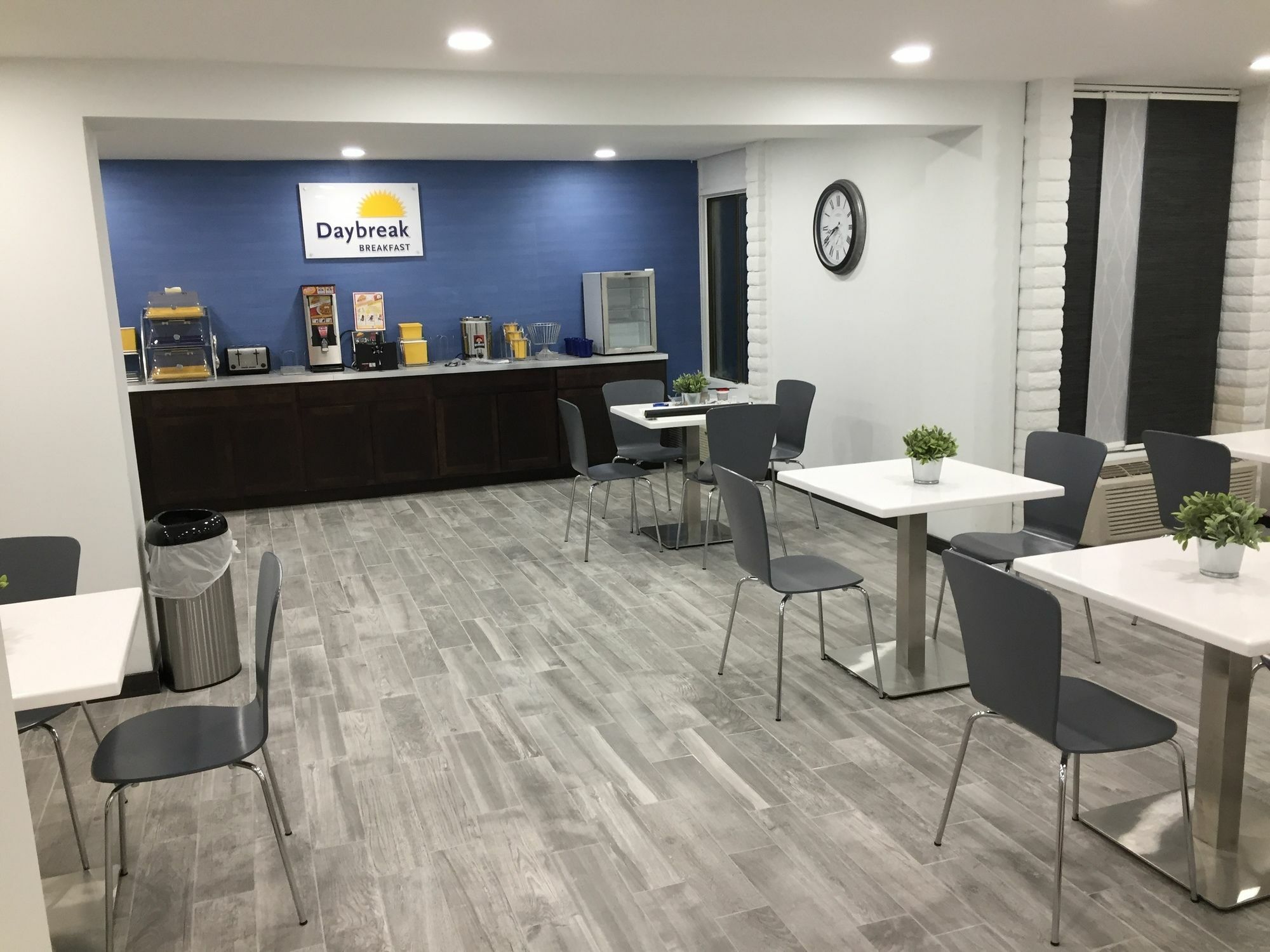 Days & By Wyndham Cincinnati North Springdale